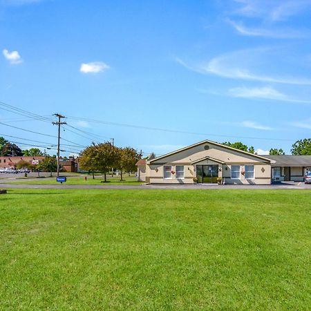 Rodeway Inn Weedsport Esterno foto