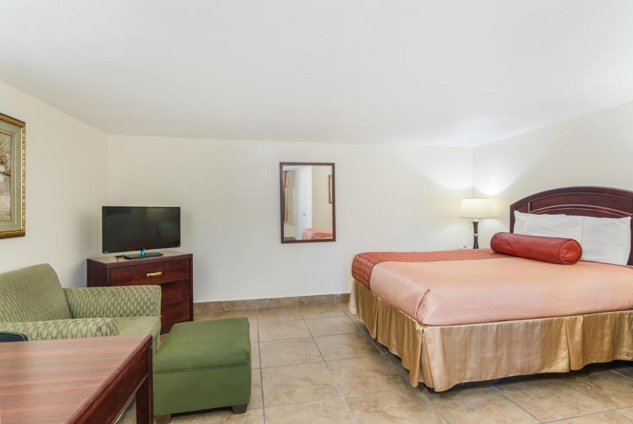 Rodeway Inn Weedsport Esterno foto