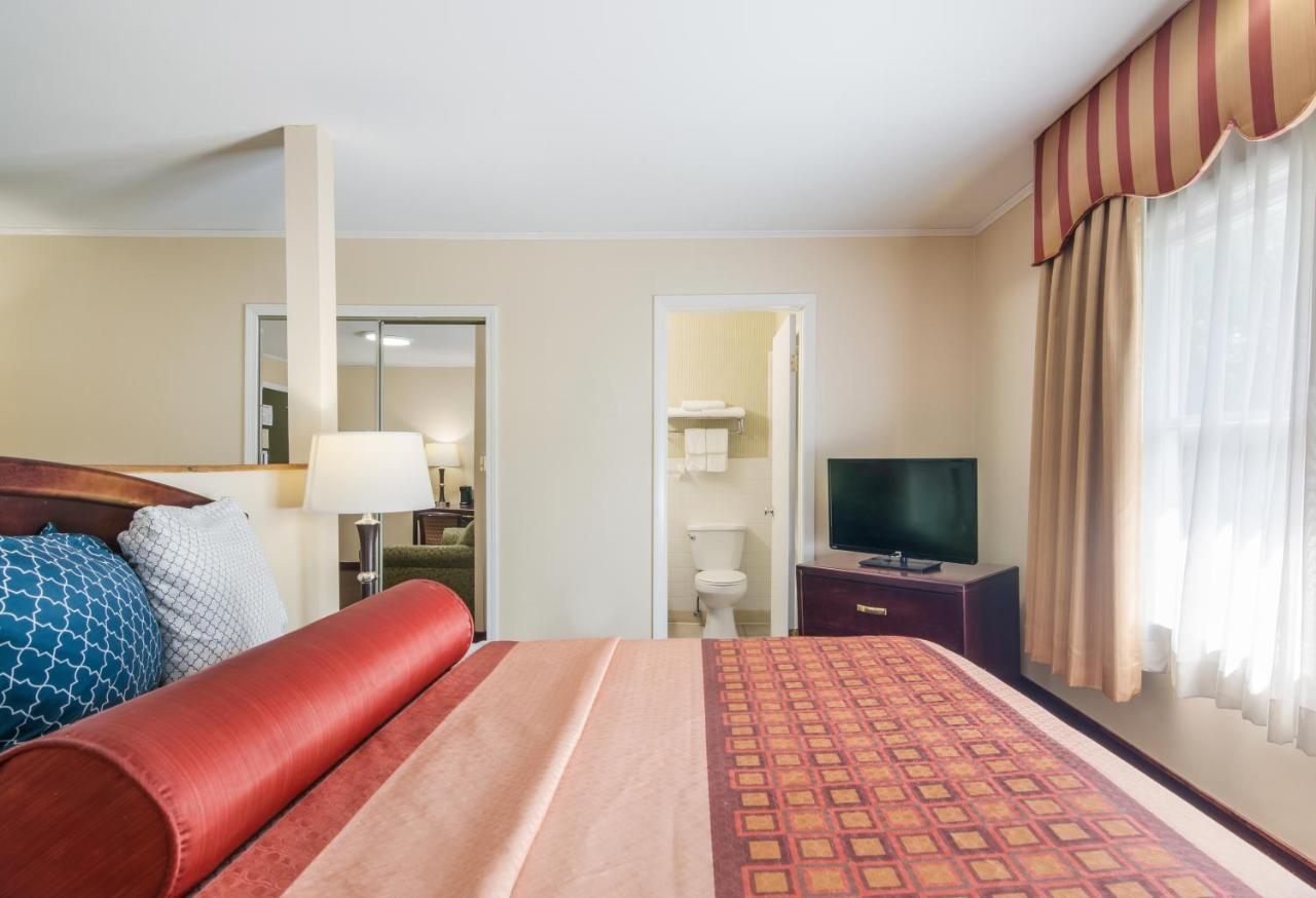 Rodeway Inn Weedsport Esterno foto