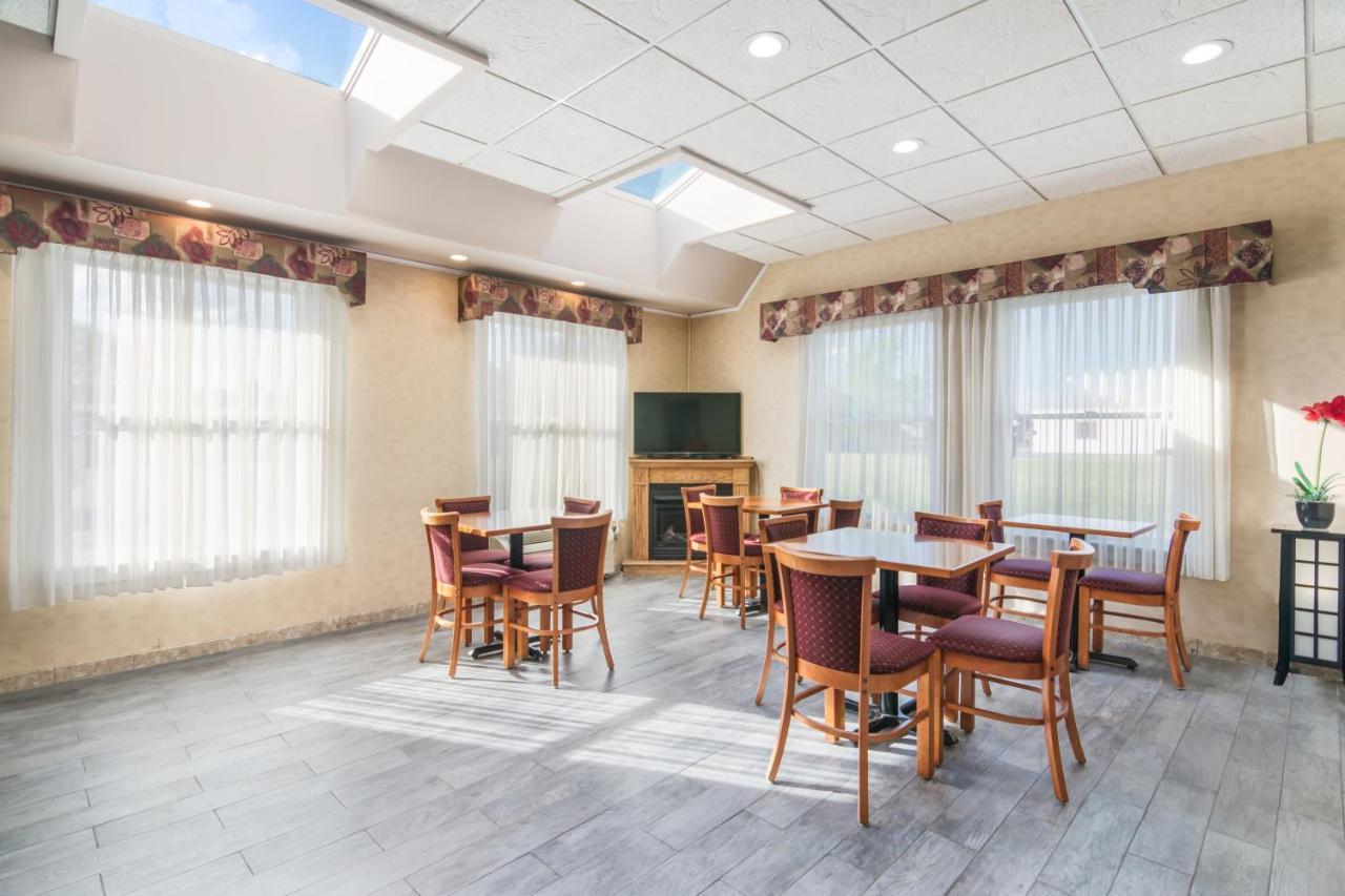 Rodeway Inn Weedsport Esterno foto