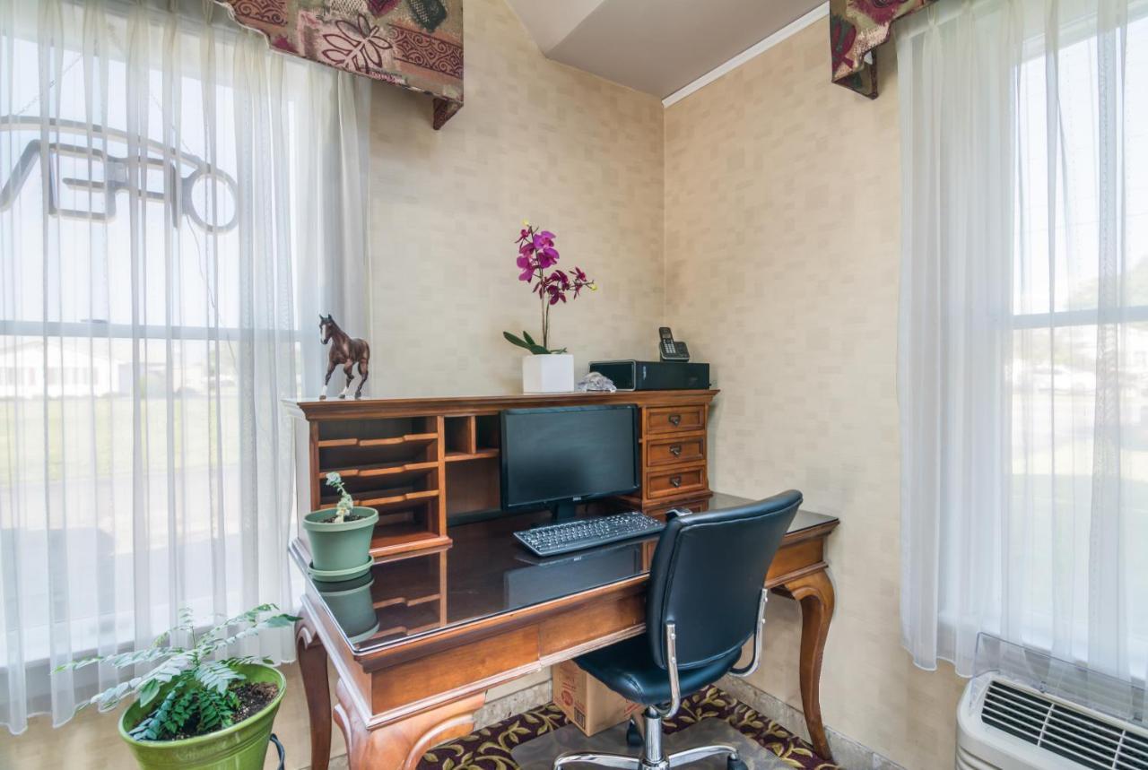 Rodeway Inn Weedsport Esterno foto