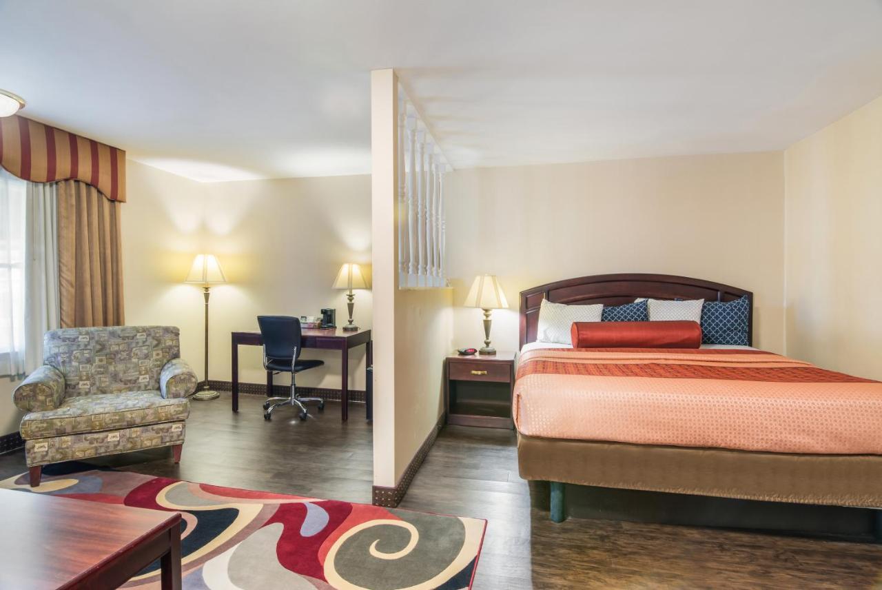 Rodeway Inn Weedsport Esterno foto