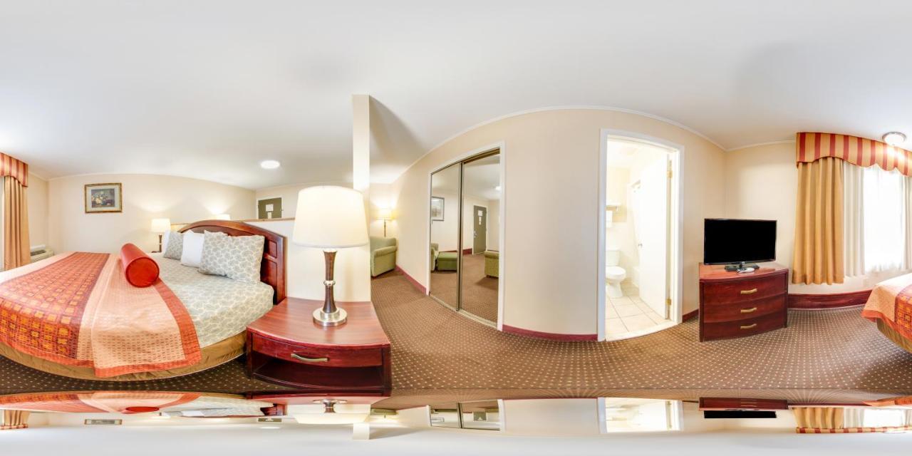 Rodeway Inn Weedsport Esterno foto