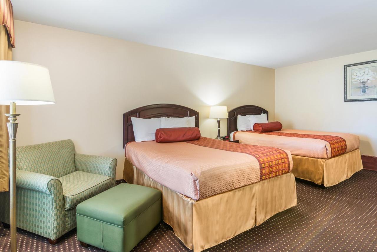 Rodeway Inn Weedsport Esterno foto