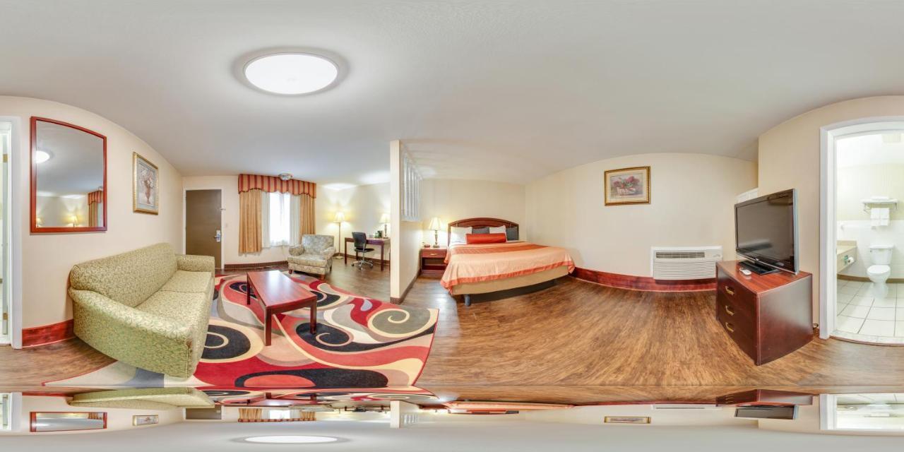 Rodeway Inn Weedsport Esterno foto