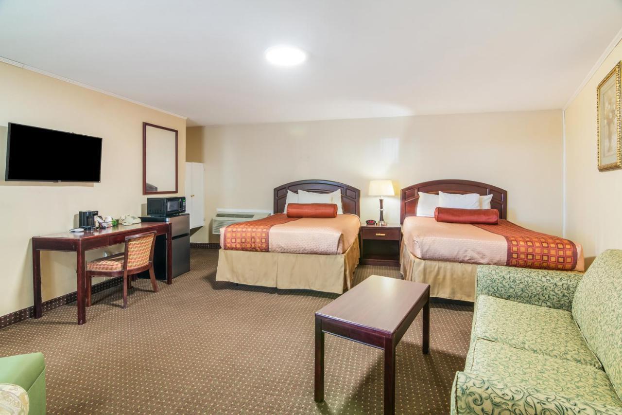 Rodeway Inn Weedsport Esterno foto