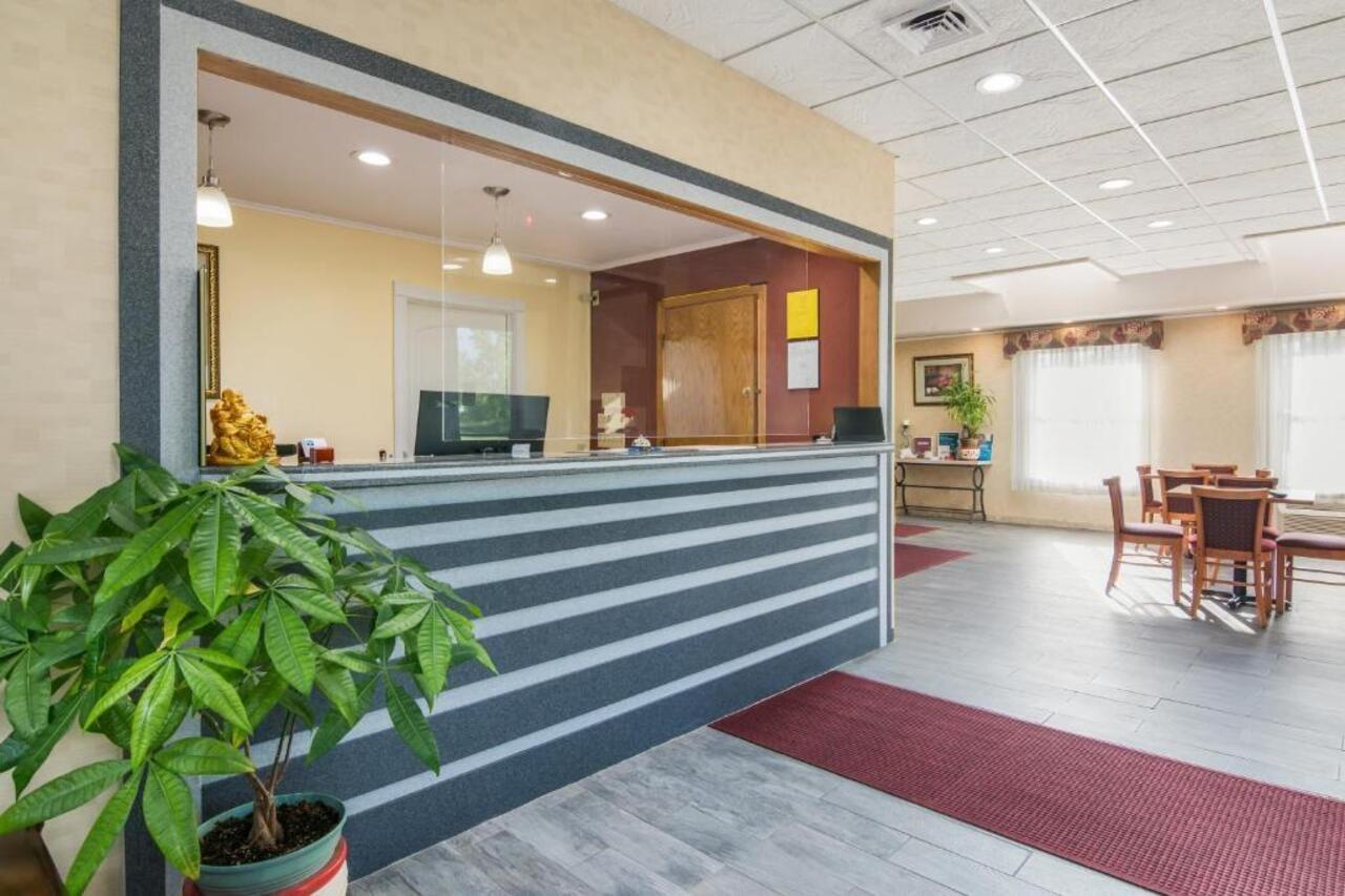 Rodeway Inn Weedsport Esterno foto