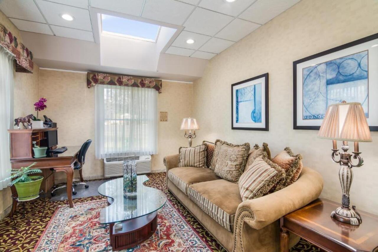 Rodeway Inn Weedsport Esterno foto