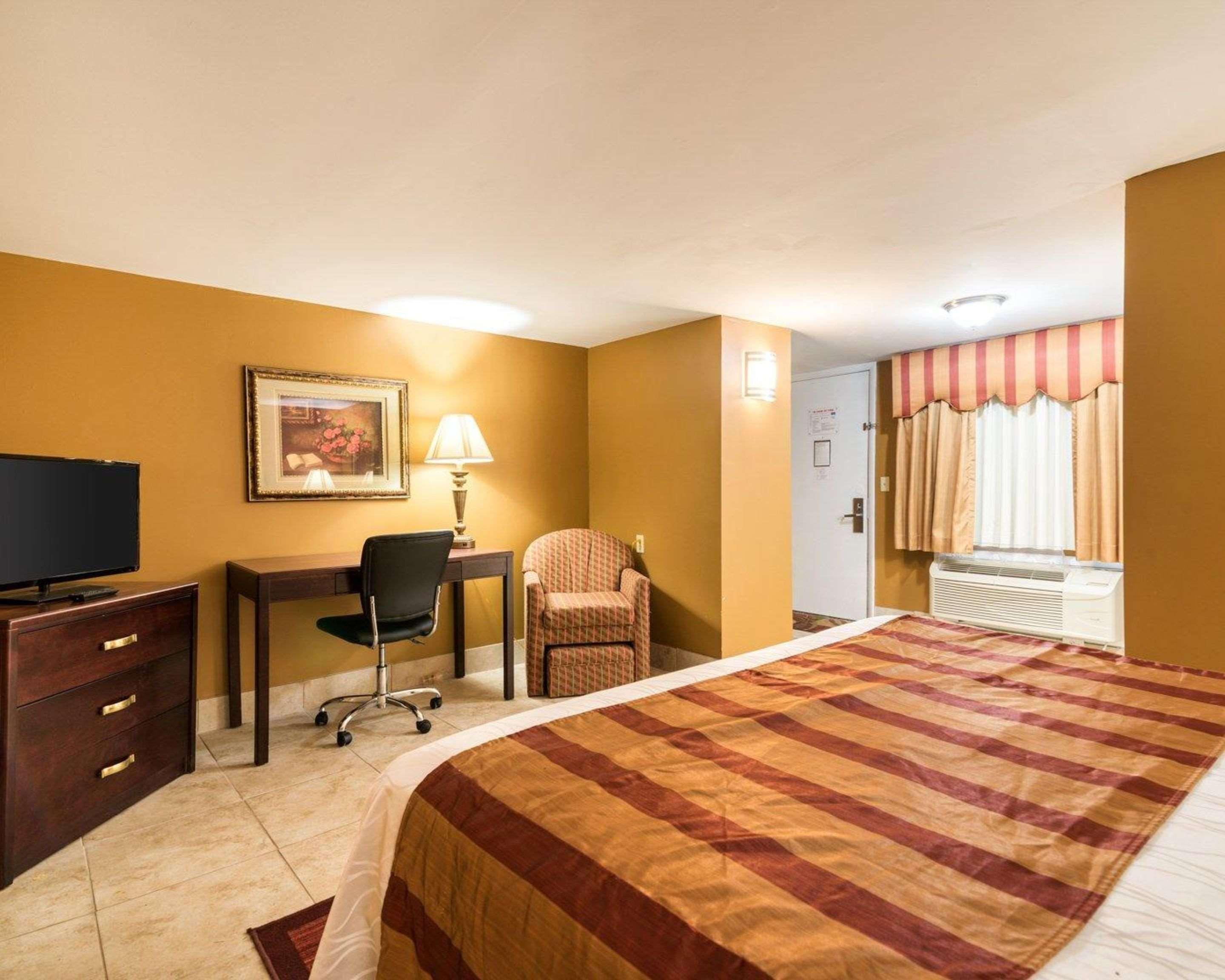 Rodeway Inn Weedsport Esterno foto