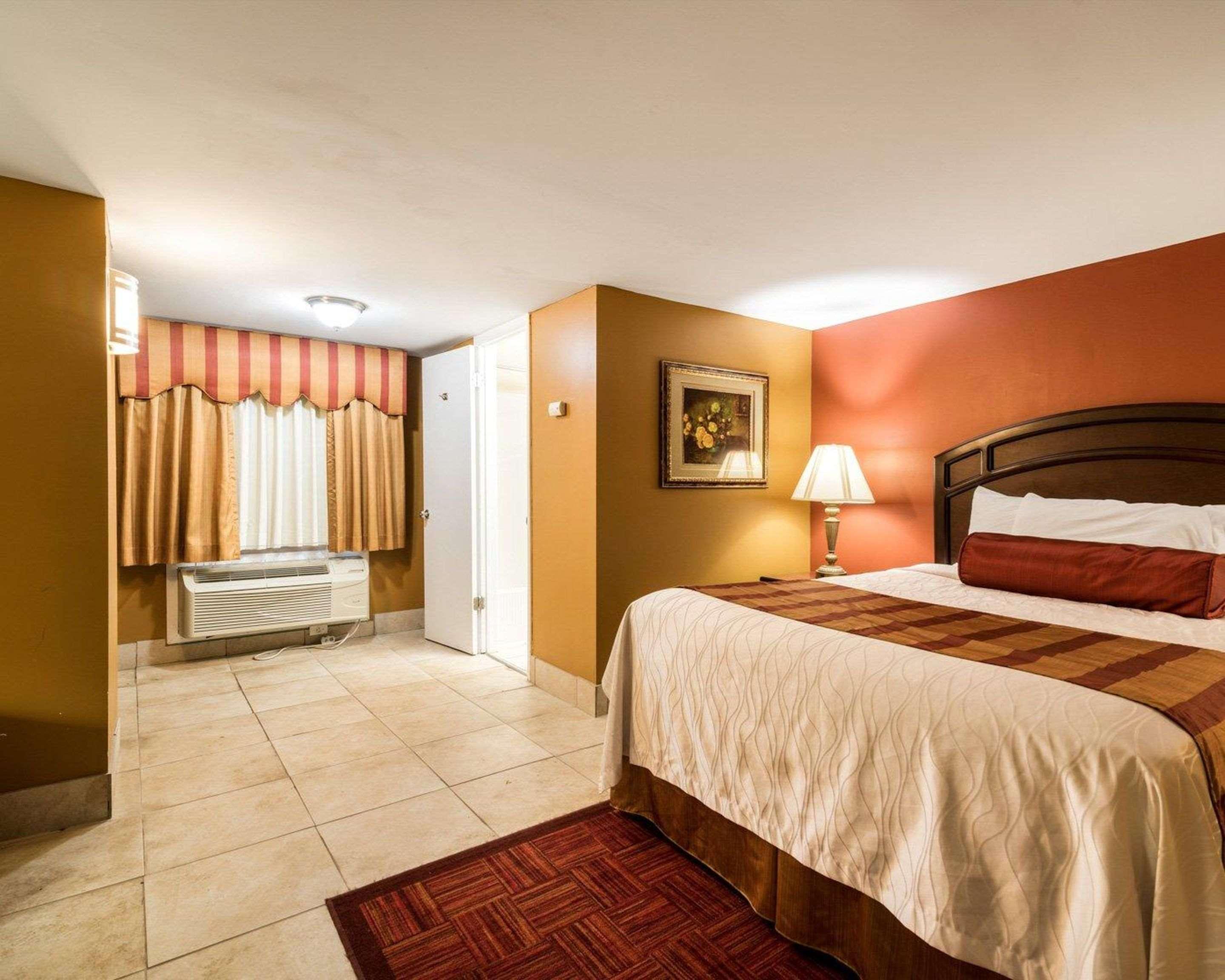 Rodeway Inn Weedsport Esterno foto