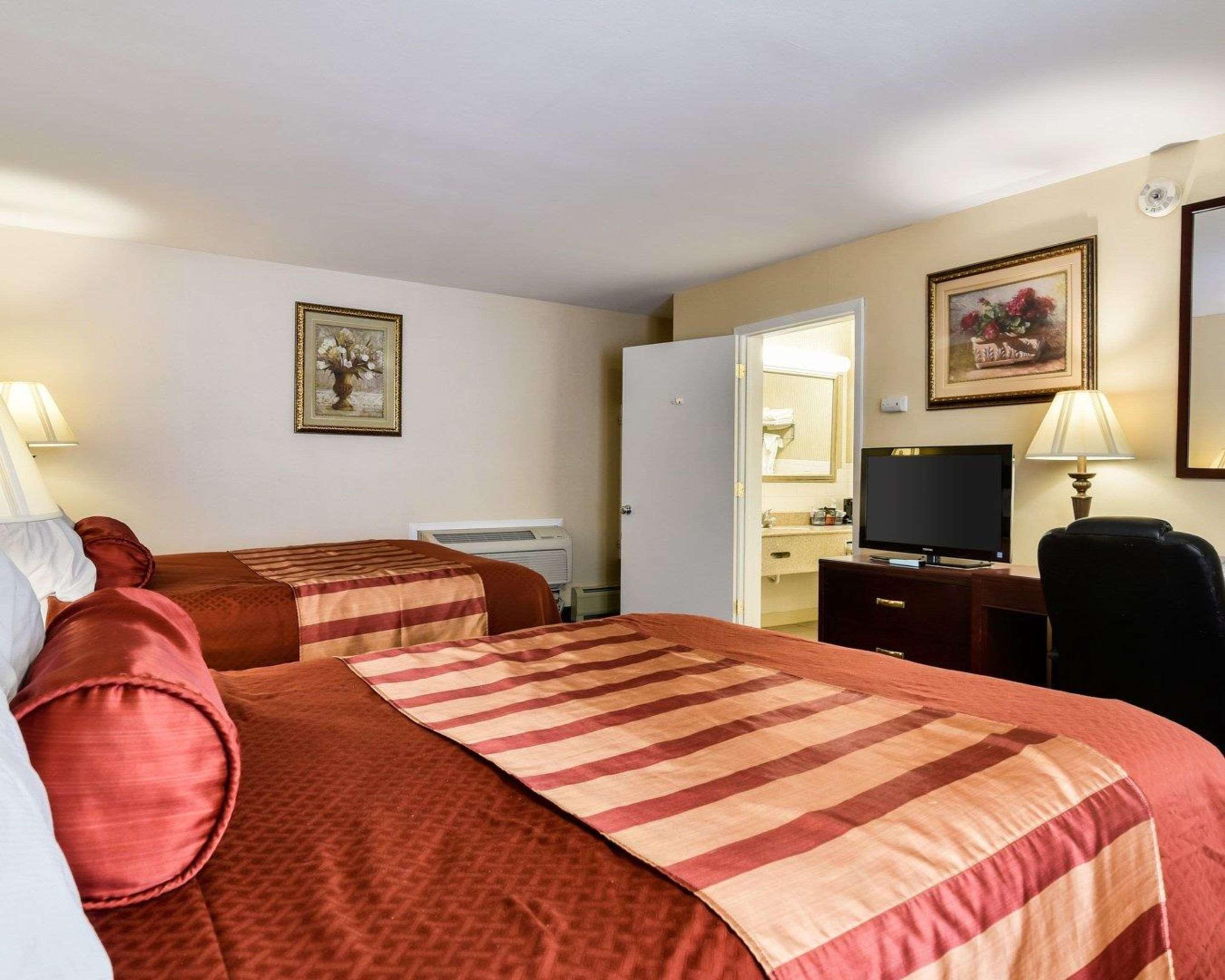 Rodeway Inn Weedsport Esterno foto