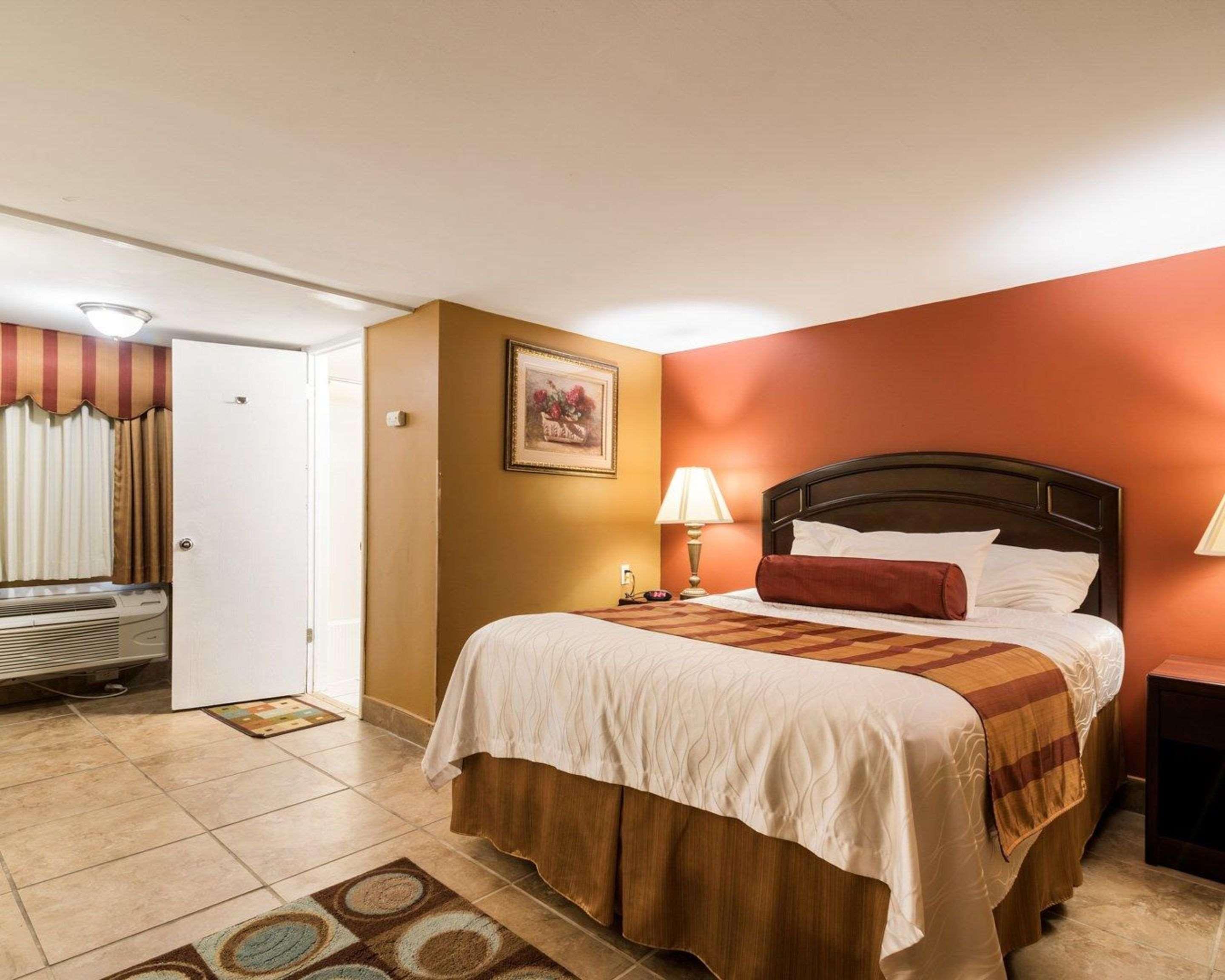 Rodeway Inn Weedsport Esterno foto