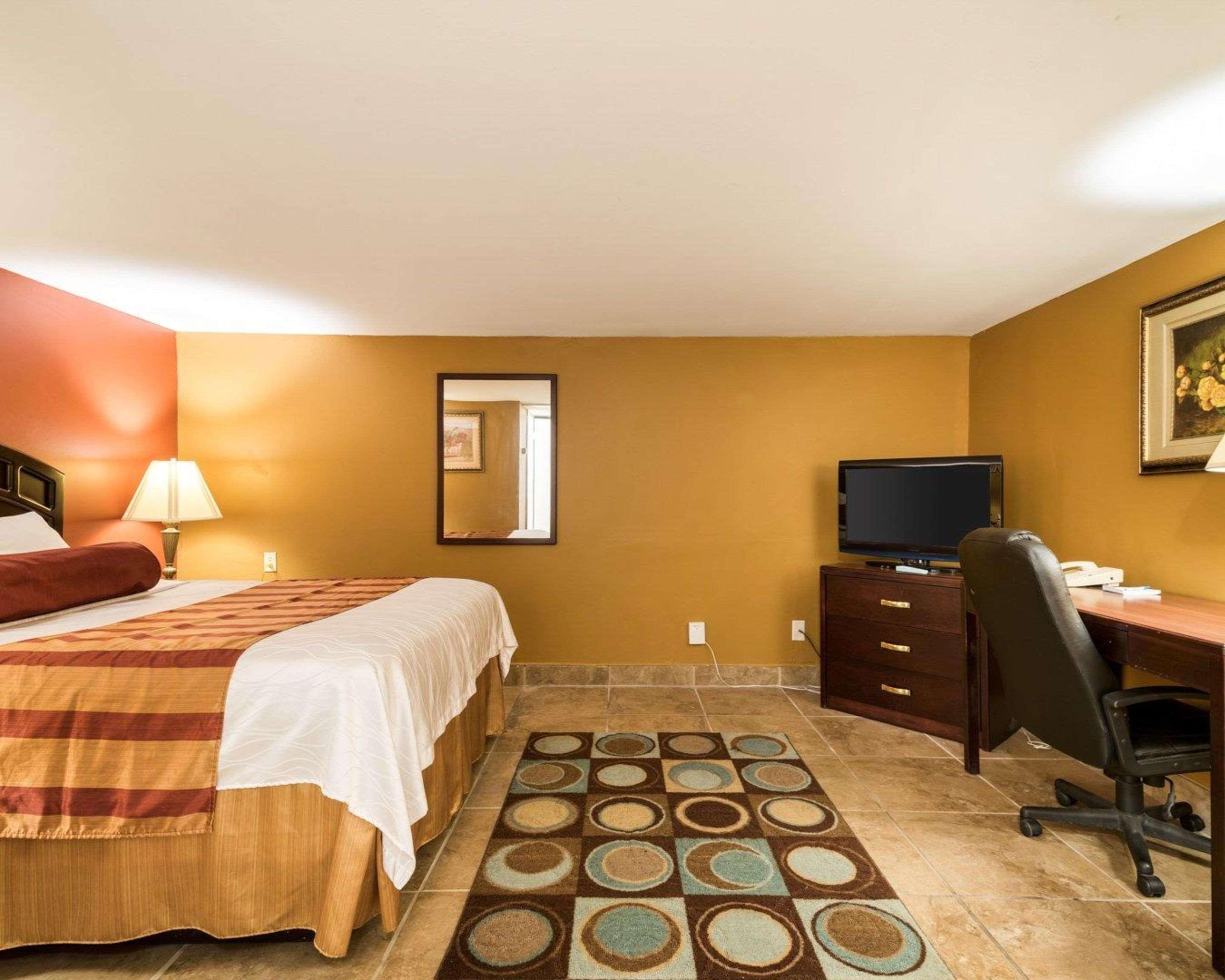 Rodeway Inn Weedsport Esterno foto