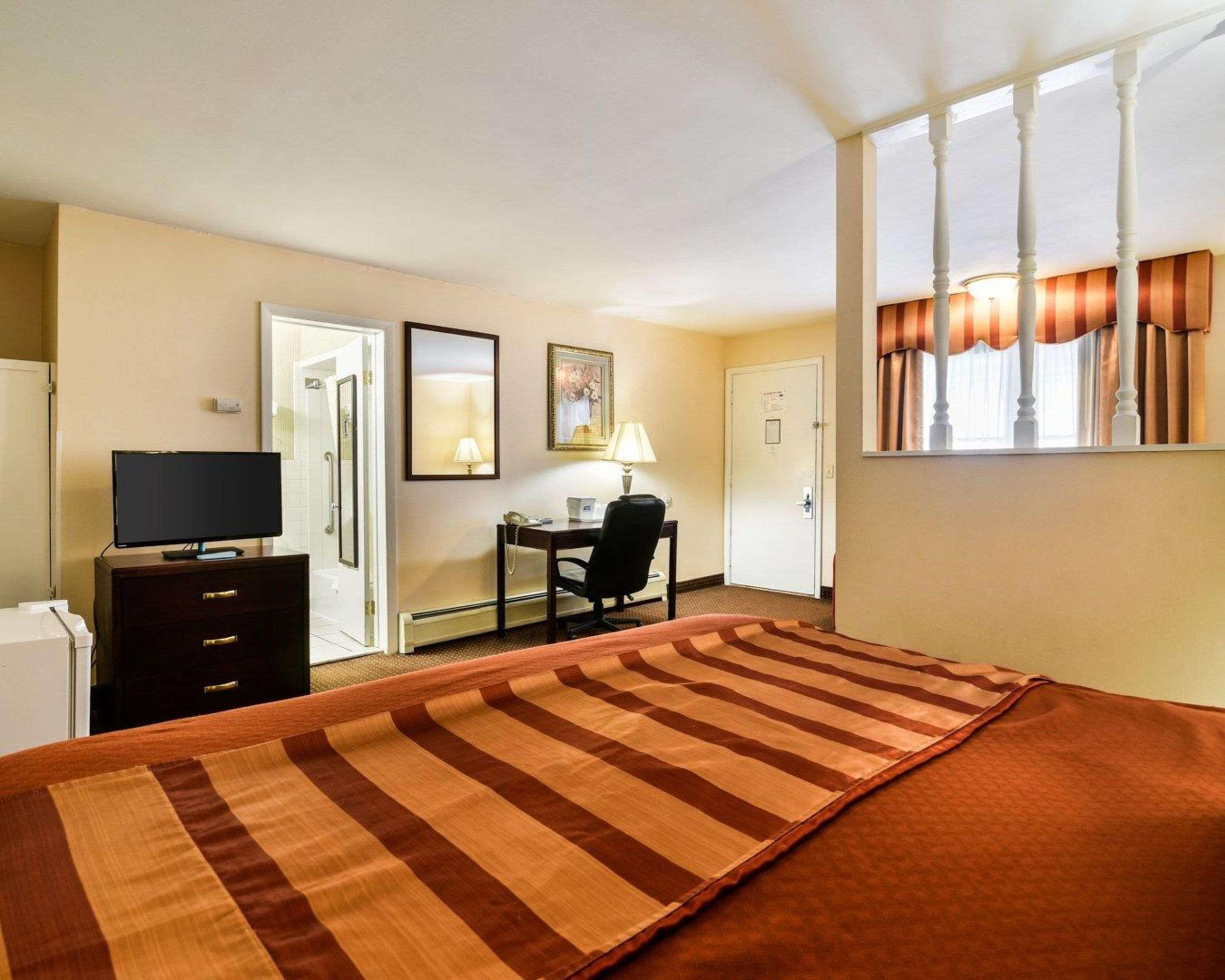 Rodeway Inn Weedsport Esterno foto