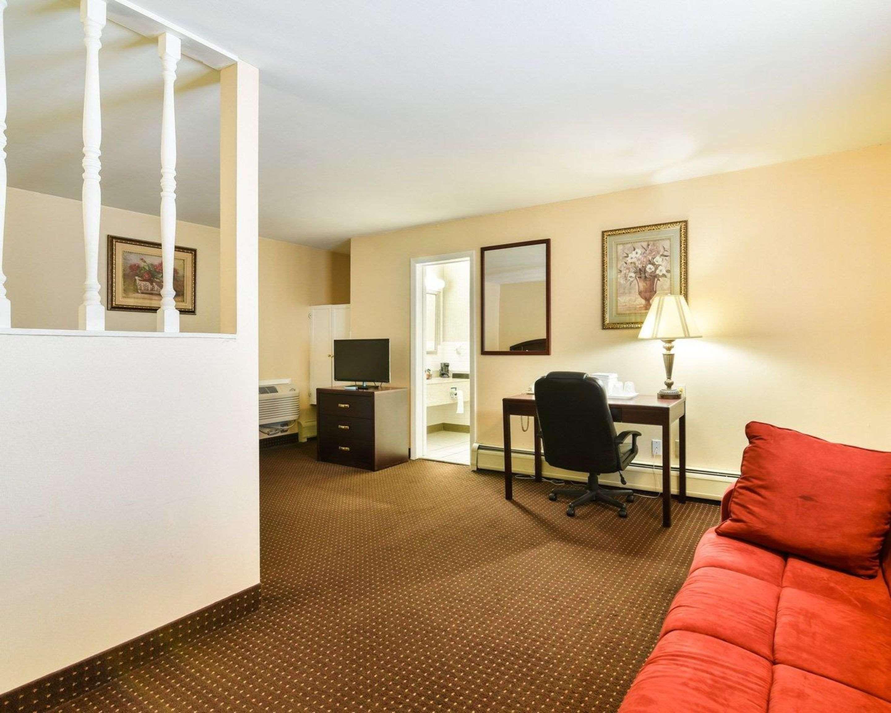 Rodeway Inn Weedsport Esterno foto