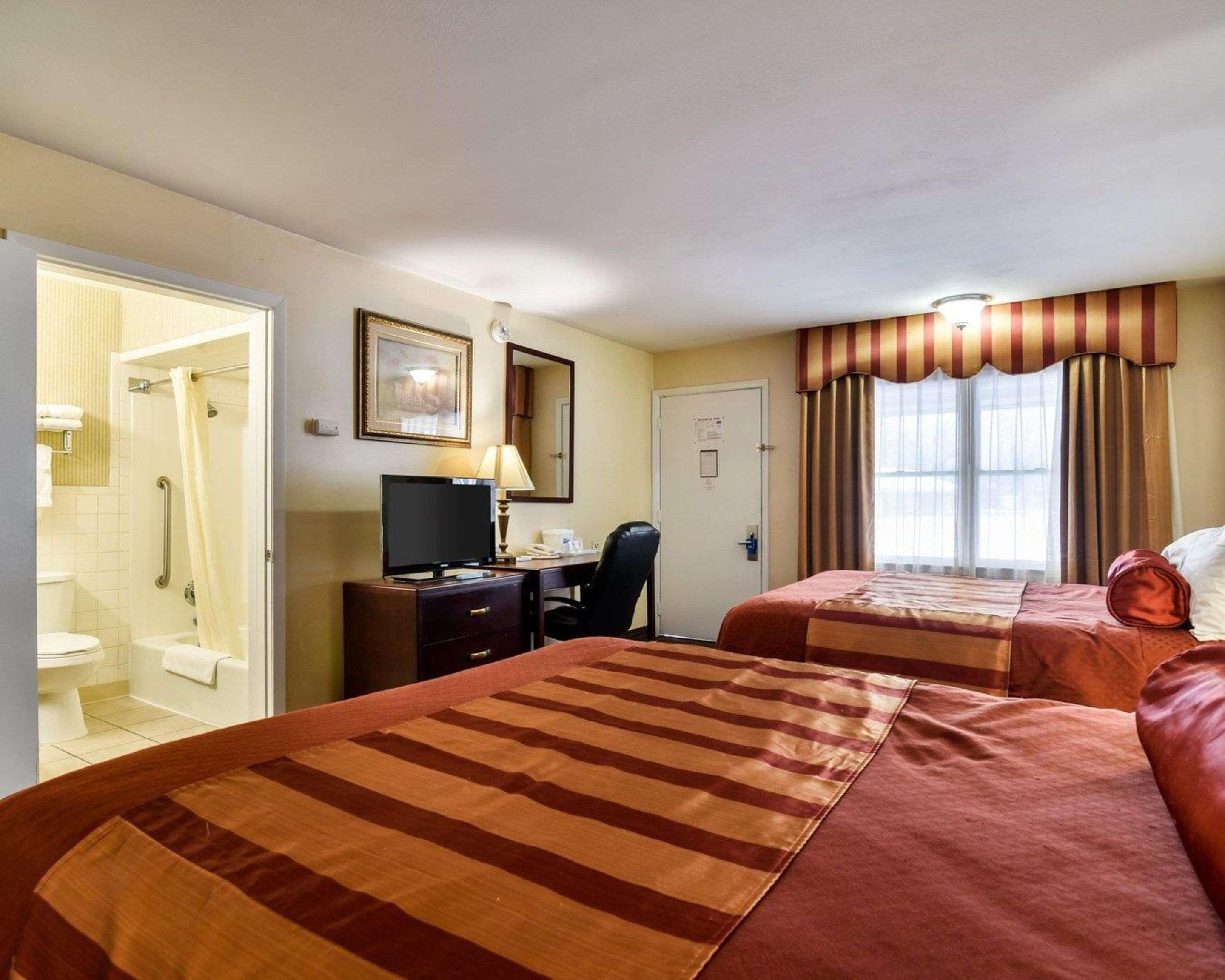 Rodeway Inn Weedsport Esterno foto