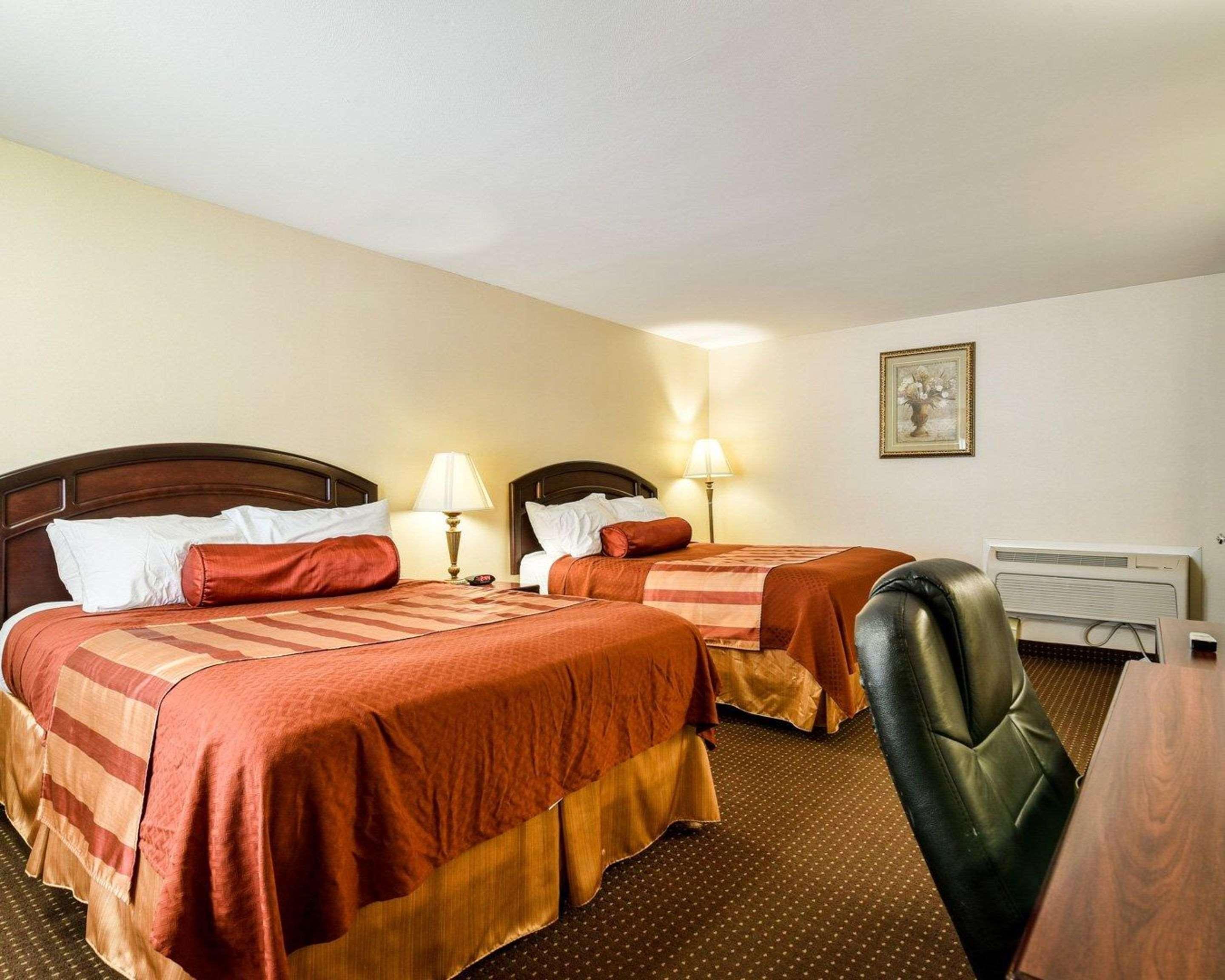 Rodeway Inn Weedsport Esterno foto